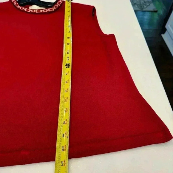 St John by Marie Gray women’s red knit top w/ gold detail around neck sz M - Picture 9 of 10